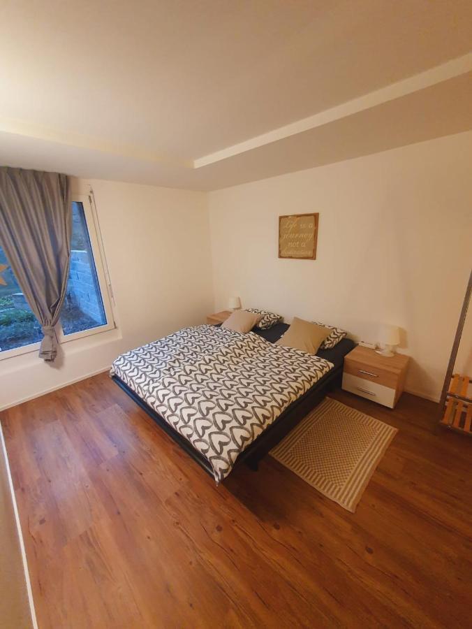 Apartment Neue An Stadtrand Mit Parkplatz